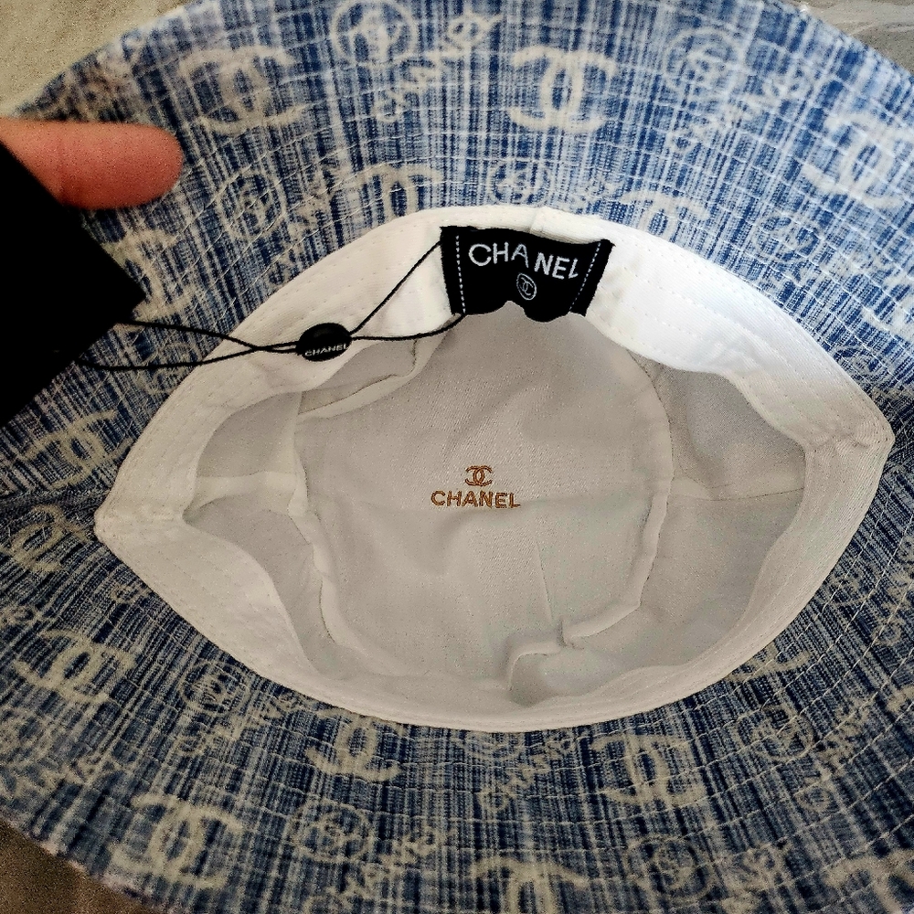 Bucket hat